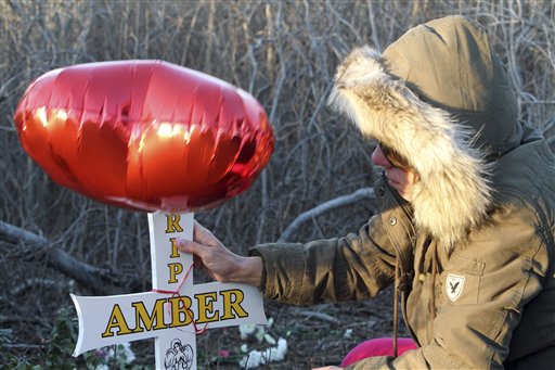 Kim Overstreet, sister of Amber Lynn Costello pays her respects at a memorial for Amber on Ocean Parkway near where her remains were found. (AP)