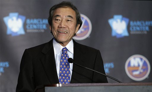 New York Islanders owner Charles Wang addresses the meida during a press conference, Wednesday, Oct. 24, 2012 in New York, announcing that the Islanders hockey club will move from Uniondale, N.Y., and play at Brooklyn's Barclays Center starting in 2015. (AP Photo/Kathy Willens)