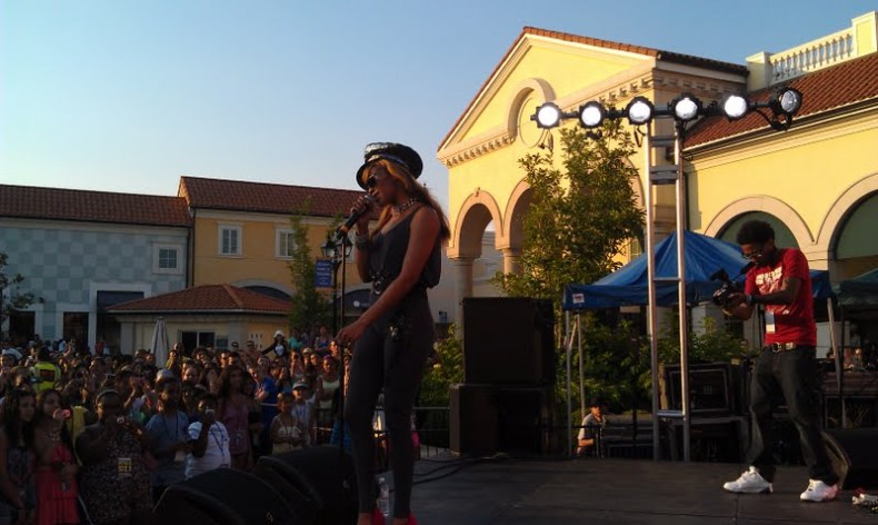 Singer Shontelle Performs in front of Packed Crowd At Tanger Outlets Shontelle