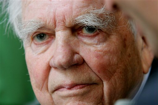 FILE - In this Sept. 20, 2005 file photo, CBS "60 Minutes" commentator Andy Rooney is shown in New York.  CBS announced Tuesday, Sept. 27, 2011 that Rooney will make his final appearance on "60 Minutes," on Sunday's broadcast.   (AP Photo/Bebeto Matthews, file)